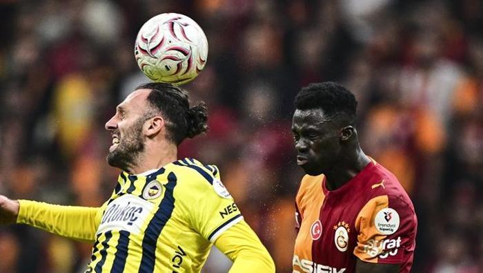Fenerbahçe'ye derbi mağlubiyeti sonrası sert eleştiriler: 'Bu dikiş tutmaz' | 'Yarışta zor kalır'