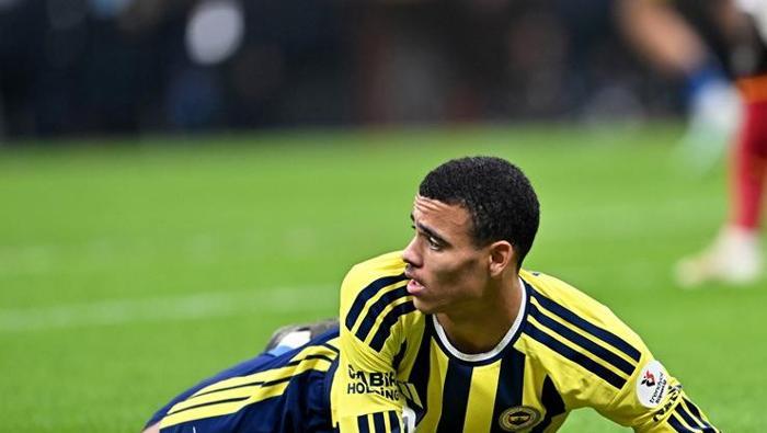 Fenerbahçe'ye derbi mağlubiyeti sonrası sert eleştiriler: 'Bu dikiş tutmaz' | 'Yarışta zor kalır'