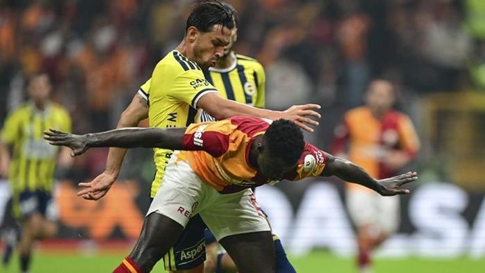 Fenerbahçe'ye derbi mağlubiyeti sonrası sert eleştiriler: 'Bu dikiş tutmaz' | 'Yarışta zor kalır'
