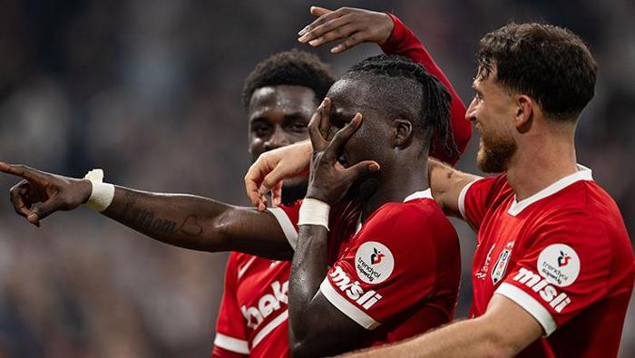 ‘Futbol olarak beklentilerden uzak’ Spor yazarları Beşiktaş-Başakşehir maçını yorumladı