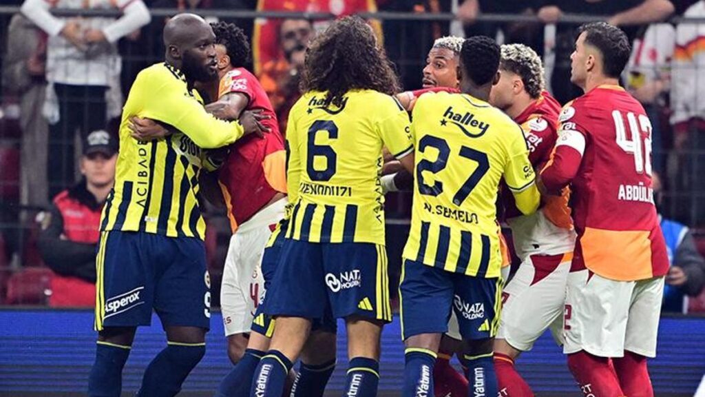 galatasaray-fenerbahce-derbisi-gerginlikle-basladi-abdulkerim-ve-lukaku-wODhhi1e.jpg