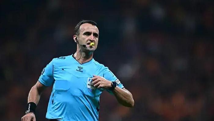 Galatasaray - Fenerbahçe derbisinde tartışmalı penaltı pozisyonu! Dikkat çeken yorum: 'Temas gerçekleşiyor ama...'