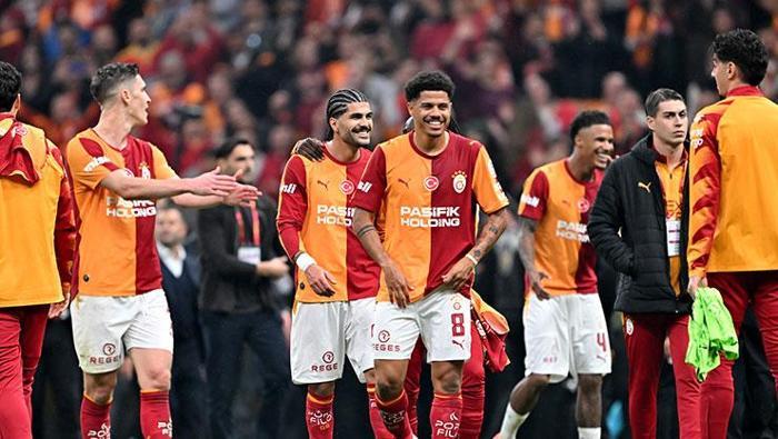 Galatasaray-Fenerbahçe derbisine usta isimlerden teknik bakış! 'İlk devrede nakavt, dengeyi bozan yerleşim hataları'