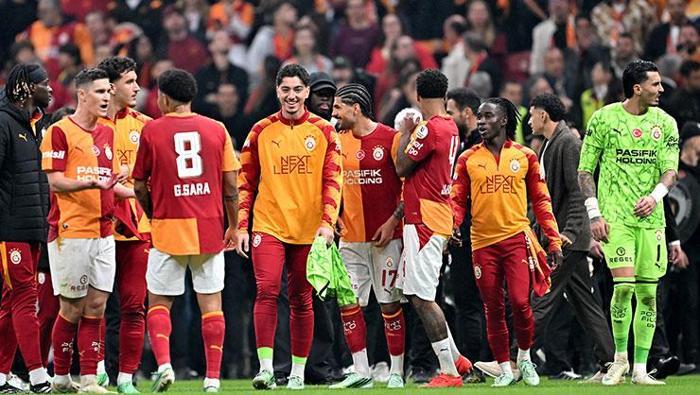 Galatasaray-Fenerbahçe derbisine usta isimlerden teknik bakış! 'İlk devrede nakavt, dengeyi bozan yerleşim hataları'