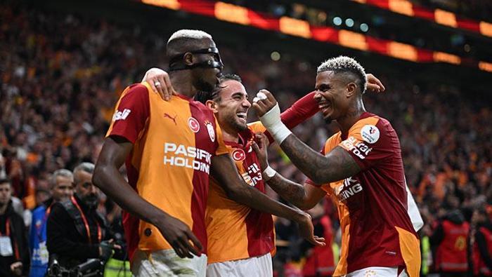 Galatasaray-Fenerbahçe derbisine usta isimlerden teknik bakış! 'İlk devrede nakavt, dengeyi bozan yerleşim hataları'