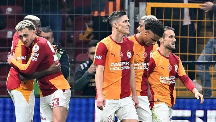 Galatasaray-Fenerbahçe derbisine usta isimlerden teknik bakış! 'İlk devrede nakavt, dengeyi bozan yerleşim hataları'