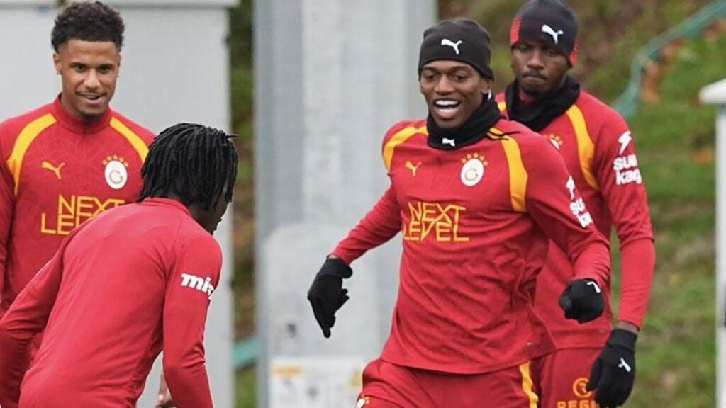 galatasaray-fenere-tam-kadro-leao-sahaya-iniyor-McfW23Tt.jpg