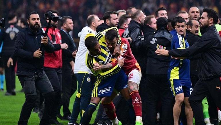 Galatasaray'dan derbide yaşanan olaylar için açıklama! 'Kabul edilemez adaletsizlik'