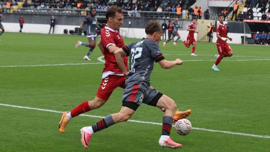 gaziantep-fk-farkli-kazanarak-turladi-AU2aD6kl.jpg