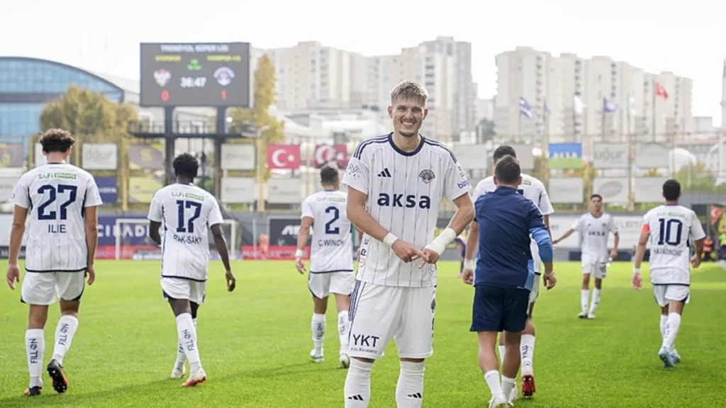 kasimpasa-deplasmanda-eyupsporu-tek-golle-gecti-QaUvgPrw.webp