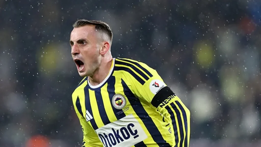 kerem-akturkoglundan-ismail-kartala-ilk-11de-r6NKFFbG.webp