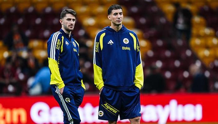 Kerem Aktürkoğlu'ndan Rams Park'ta yumruk şov! Galatasaray-Fenerbahçe maçı öncesi sosyal medyaya damga vurdu...