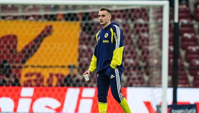 Kerem Aktürkoğlu'ndan Rams Park'ta yumruk şov! Galatasaray-Fenerbahçe maçı öncesi sosyal medyaya damga vurdu...