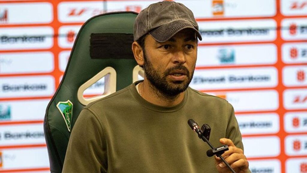 kocaelispor-teknik-direktoru-selcuk-inan-oyunculari-tebrik-ediyorum-8665t2A8.jpg