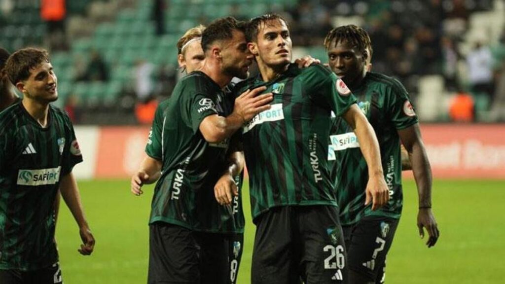 kocaelispor-ziraat-turkiye-kupasinda-3-golle-turladi-Aw6VKADY.jpg