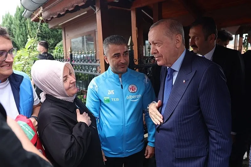 Lider Erdoğan, İstanbul Kastamonuspor idaresini kabul etti! 2 Lider Erdoğan, İstanbul Kastamonuspor idaresini kabul etti!