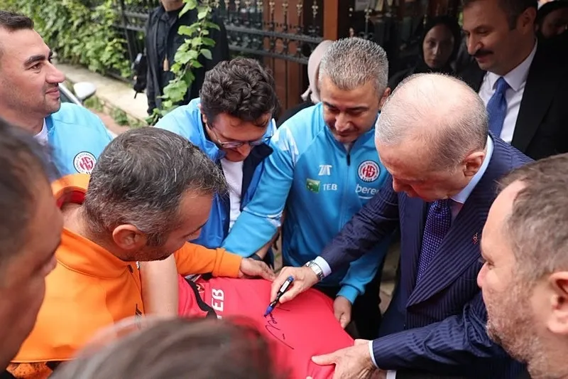Lider Erdoğan, İstanbul Kastamonuspor idaresini kabul etti! 3 Lider Erdoğan, İstanbul Kastamonuspor idaresini kabul etti!