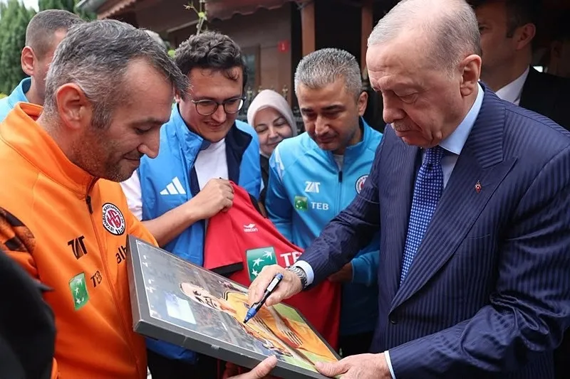 Lider Erdoğan, İstanbul Kastamonuspor idaresini kabul etti! 4 Lider Erdoğan, İstanbul Kastamonuspor idaresini kabul etti!