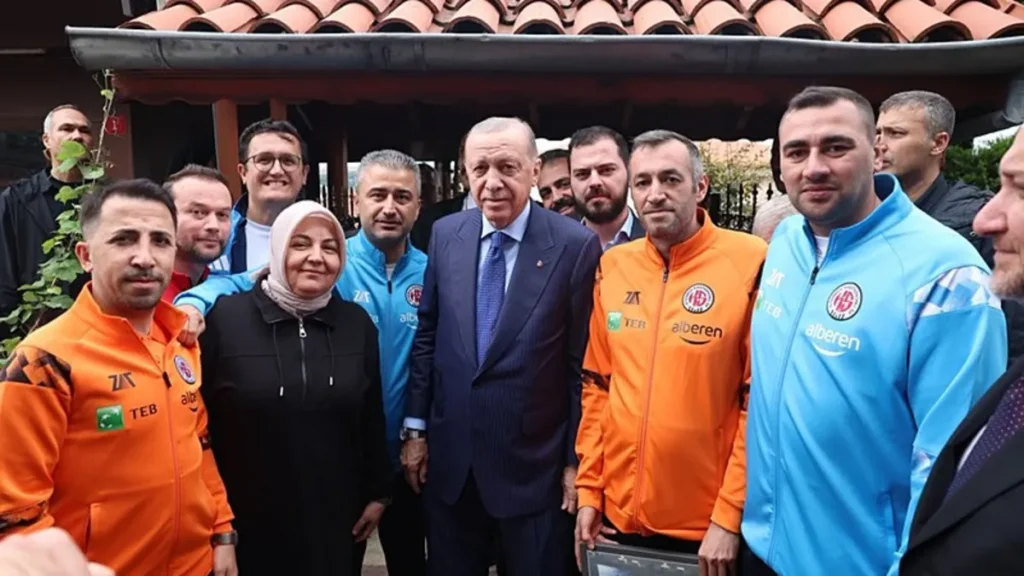 lider-erdogan-istanbul-kastamonuspor-idaresini-kabul-etti-sbl2aeXn.webp