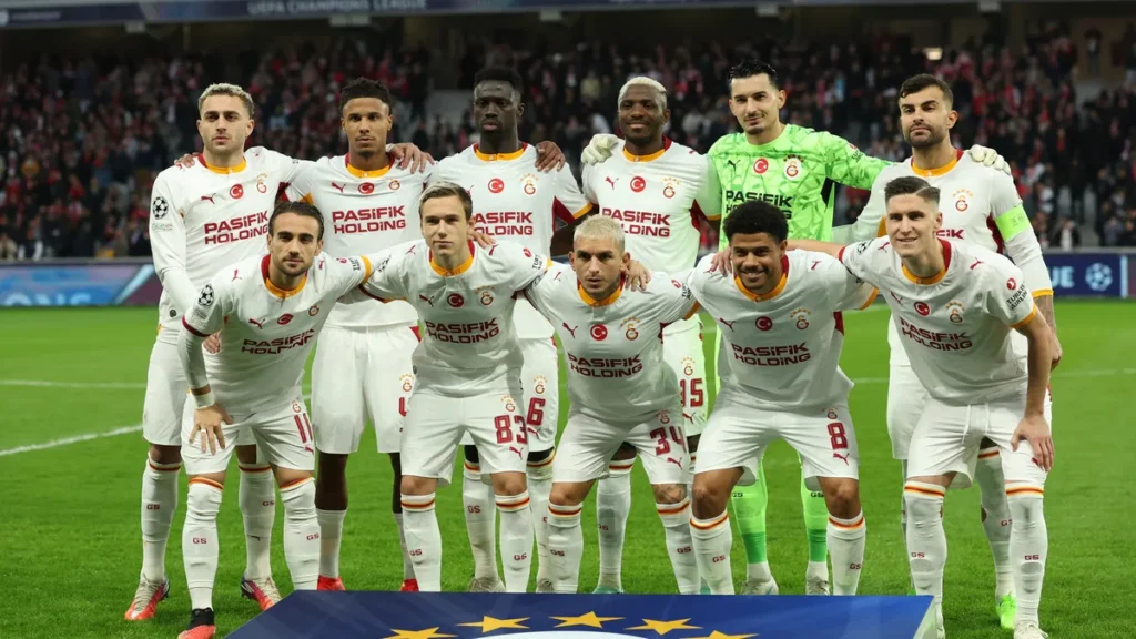 lille-galatasaray-macina-scout-yagmuru-o-yildizin-pesindeler-glYwl4Da.webp