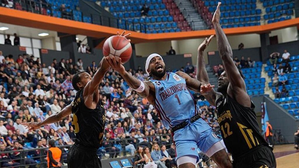 trabzonspor-potada-esenler-erokspora-maglup-c13XOpaS.jpg